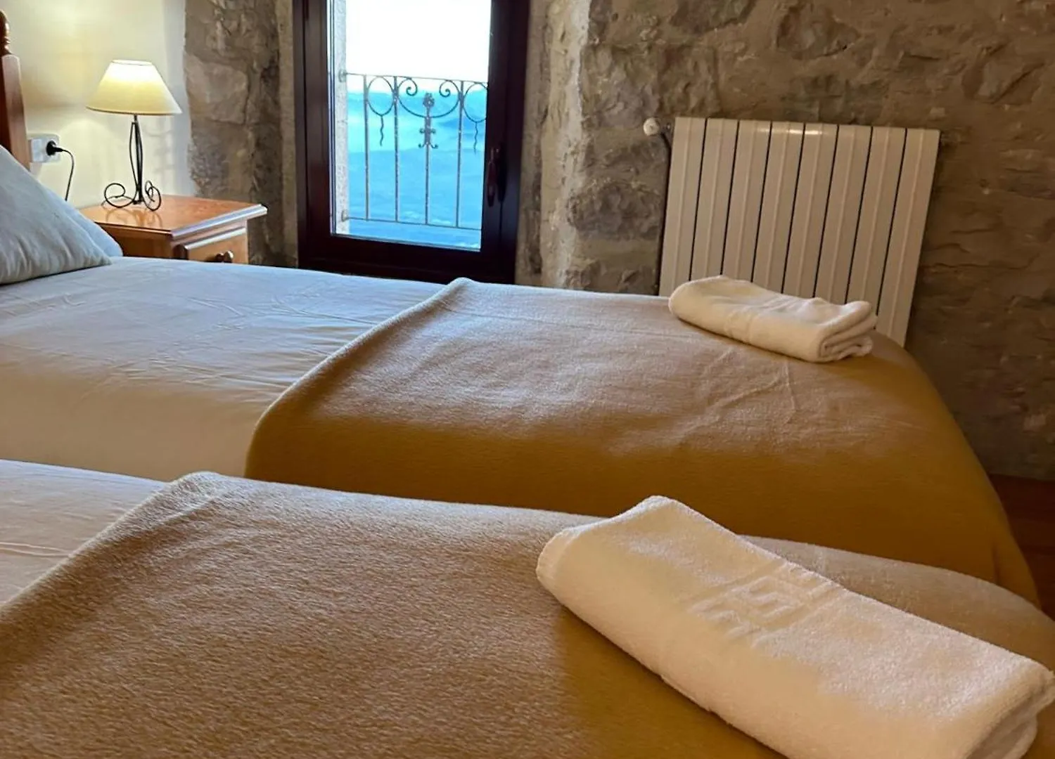 Santuari Mare De Deu Del Mont Restaurant-Hostatgeria Hotel Beuda Inn